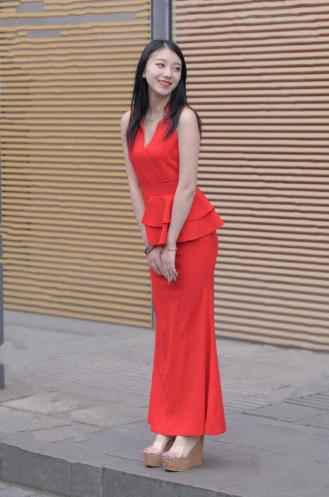 做一个优雅美丽的女人,选一件气质的衣服是对的,讲究优雅舒适