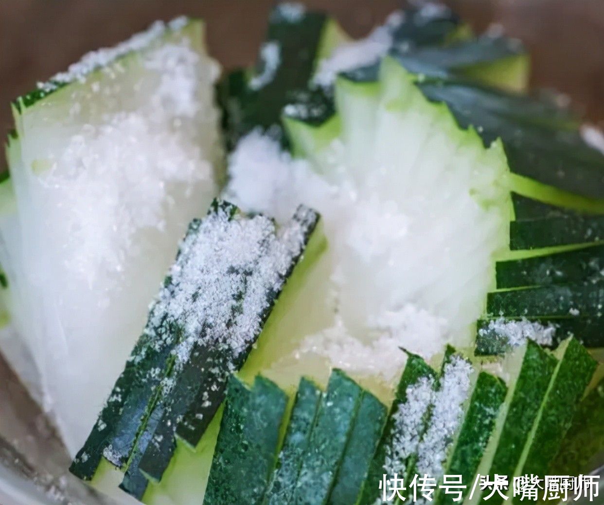 冰箱|切开的冬瓜别放冰箱，学学菜农的方法，放一年不会坏，越放越好吃