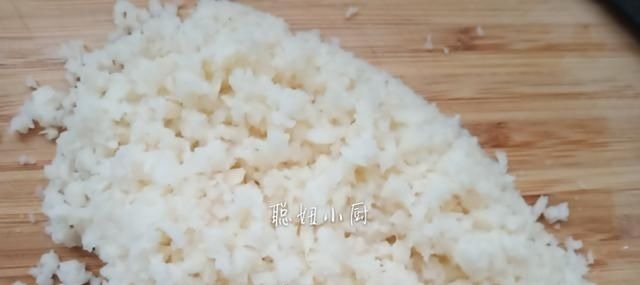 这个蒸菜在我家一周吃三次,可以滋养皮肤,健脾健胃,蒸更健康