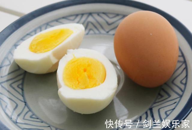 家里面|张文宏建议多喝水,多食用这两种食物,就是最好的预防