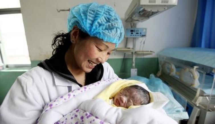 巨婴症|当代女性抗拒顺产,助产士说出背后真相,你还会选剖腹产吗