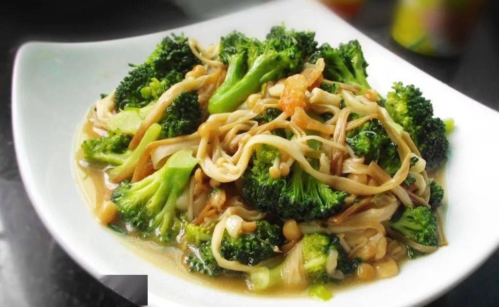 炒西兰花，不可直接下油锅！少这一步，西兰花发“蔫”