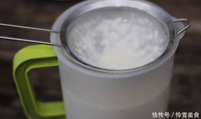  凉皮简单版，不揉面不洗面，又快又好吃，还劲道不易破！