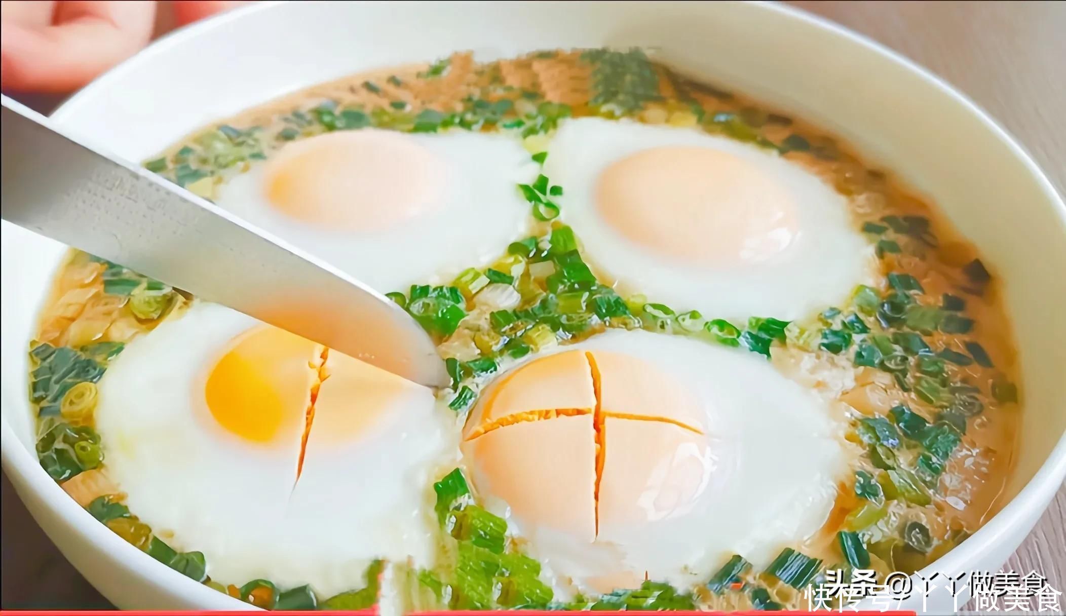 最近很火的鸡蛋做法，饭店卖45一盘，在家成本不到5元，真解馋