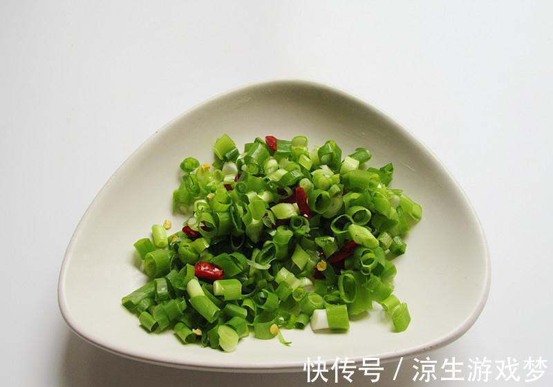 别看它是佐餐的咸菜,加上鸡蛋,就是人人都夸的一道开胃下饭菜