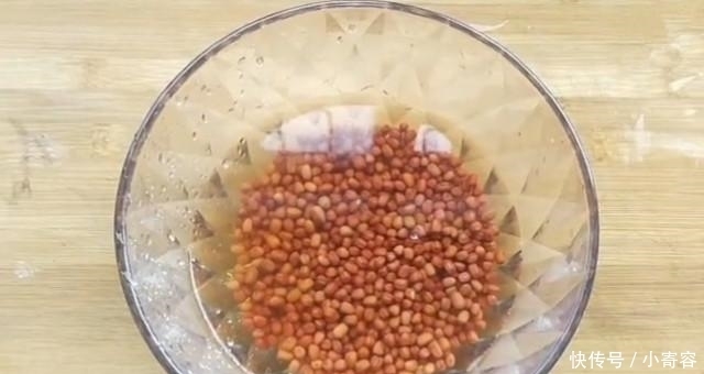 玉米面|玉米面最新做法,简单卷一卷,再上锅蒸一下,做好比面包还好吃!