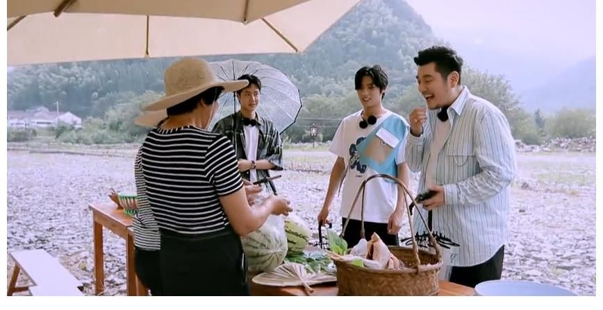 机智|是节目组的安排？钱枫被惊讶到机智化解尴尬，一博的样子好可爱