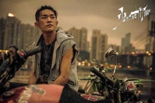 易烊千玺谈流量明星，不凭流量而用实力说话，网友：弟弟太棒了