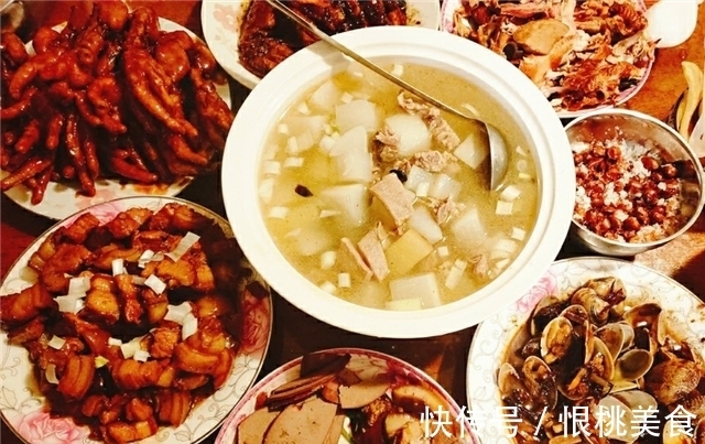 聚餐|闺蜜一起聚餐,几个人合力下厨做了一桌菜,比在外面吃更有滋味!