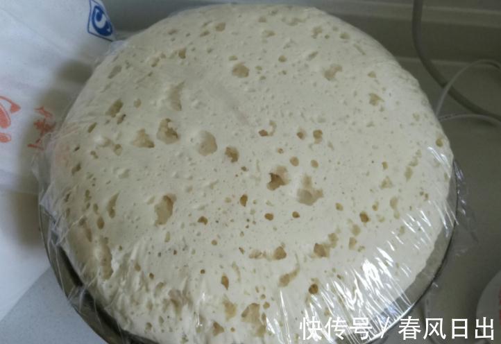 发面时,别只会加酵母!再加这2样,10分钟发满盆,馒头暄软蓬松