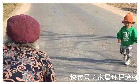 小驼|“小驼背宝宝”跟着太姥学走路火了,我曾是你,你终会是我