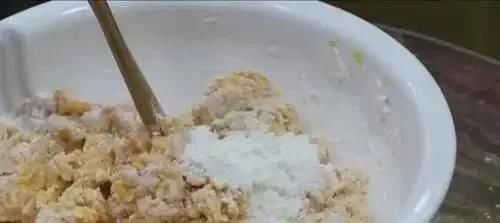 过年炸什么丸子美味呢？厨师长教你技巧，学会了在家可以露一手