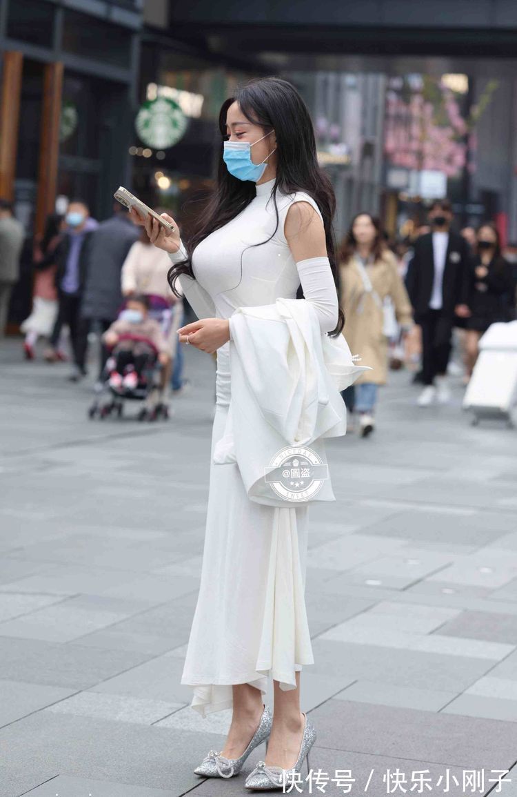 连衣裙 时尚靓丽的连衣裙装扮尽显个性独特,简约也是一种美,简单大方