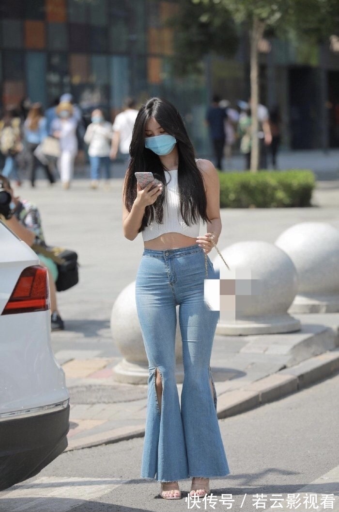 裤子 姐姐就要追求“瘦”,穿紧致牛仔裤富态又大气,气质到骨子里