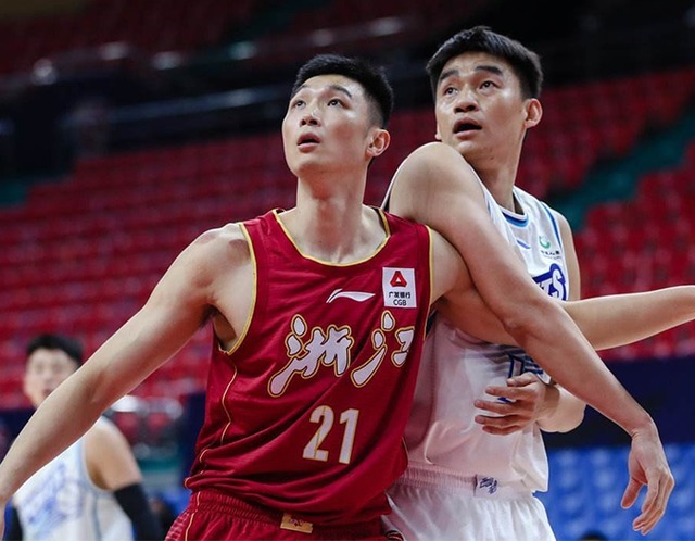 宁波男篮|反常!CBA混乱,裁判拒罚当事人却吹罚助力者,火爆教练乖乖熄火