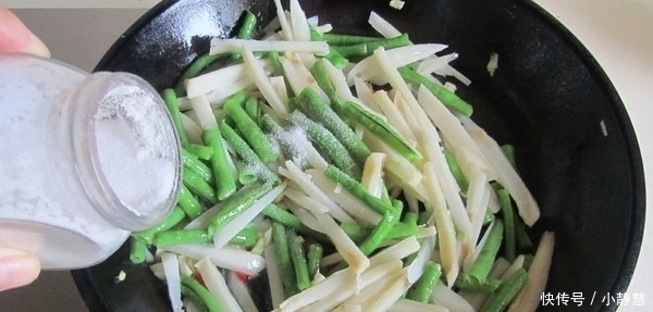 豆角|80%的人都不知道豆角和它是绝配,每天炒一盘,营养美味还排毒