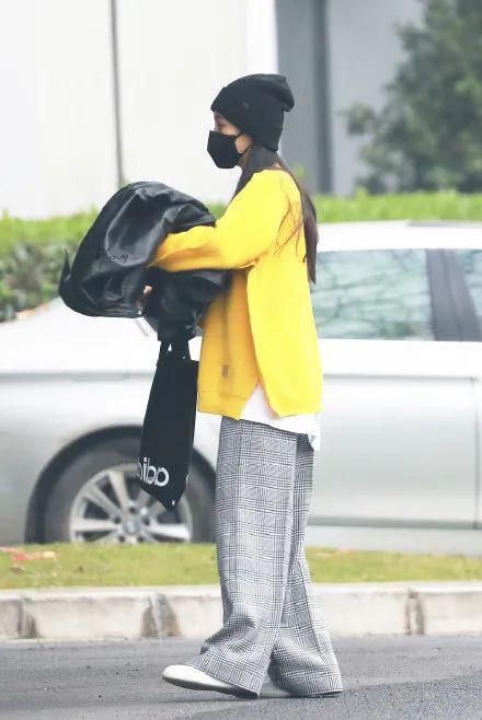  极致灰|2021年流行色来啦！显白又高级，谁穿谁先美！