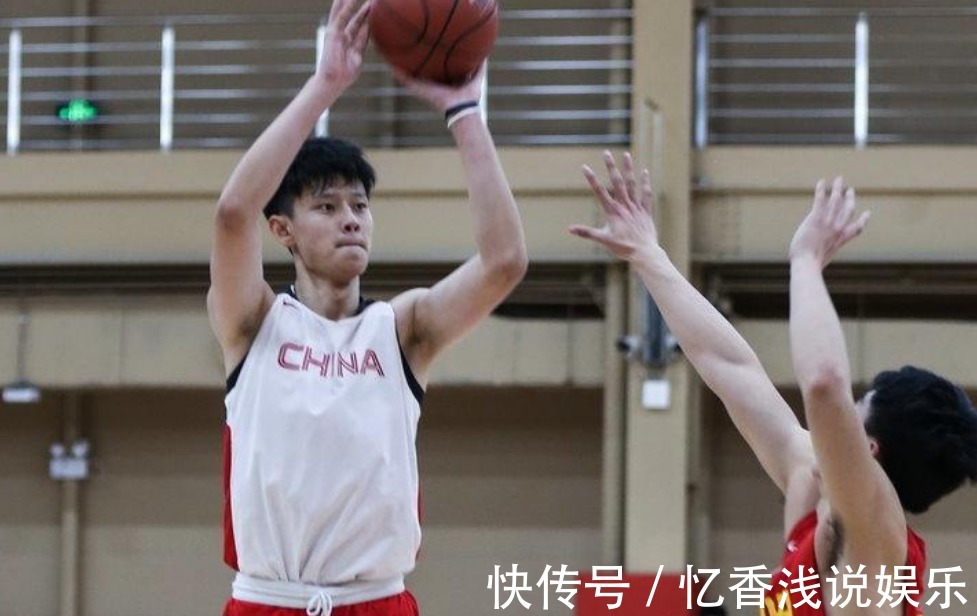nc拒绝NCAA名校!中国篮球天才加盟NBA发展联盟,中国男篮有希望了