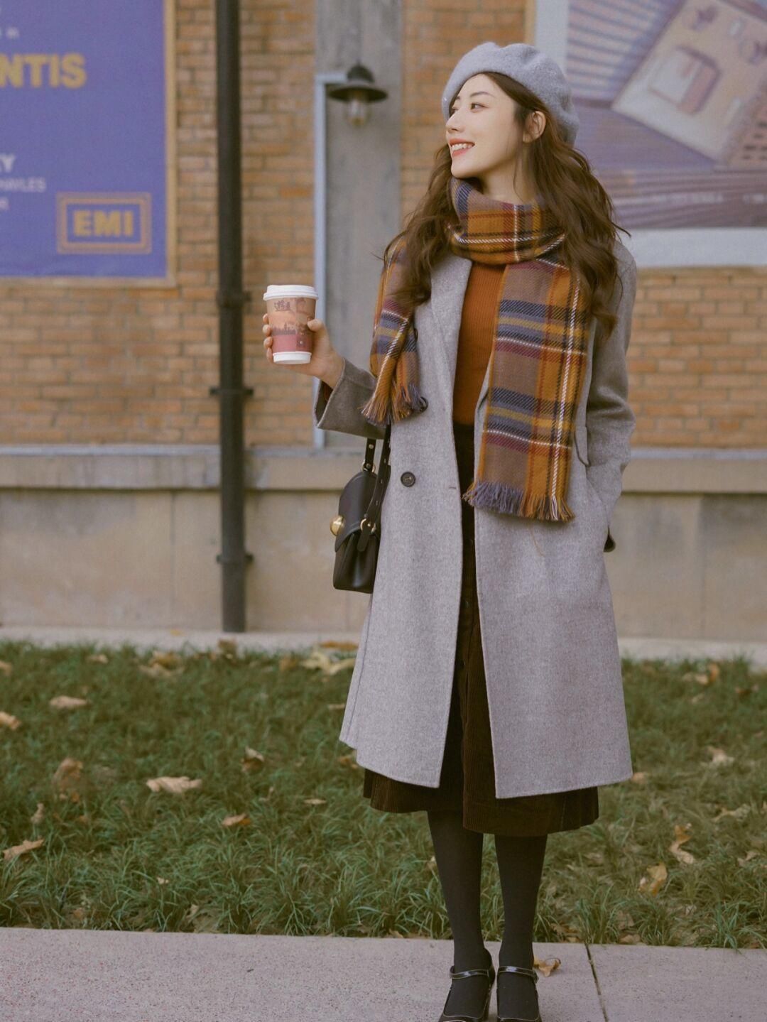 博主|基础色大衣太单调？分享4个流行色的搭配，穿上让你美美地过冬天