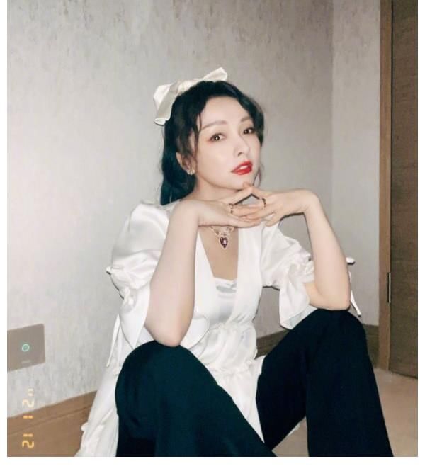 快乐家族解散：谢娜不疯癫了，吴昕也不装了，大家都变了