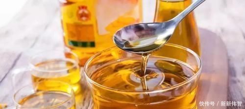 肥厚|君子兰不见长、不开花“2种料”扔盆里,新芽多,一年开花2次