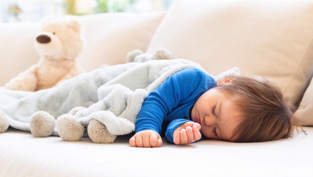 频繁夜醒|宝宝总是哭闹、烦躁不安?也许是“生长痛” 两个方法有效缓解