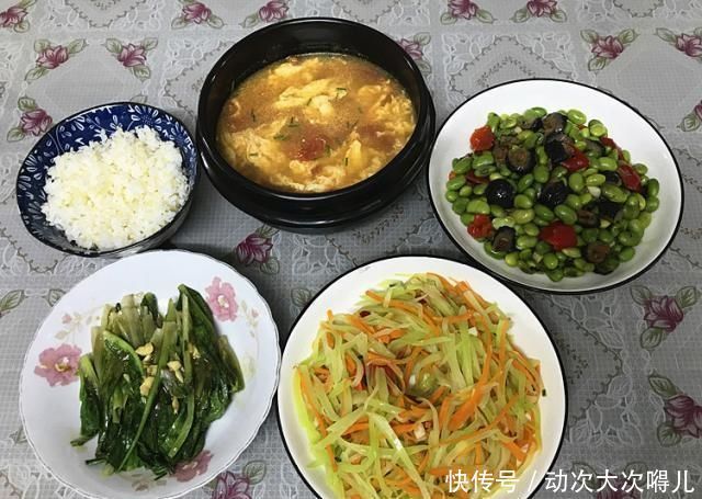 晒晒我家的周六晚餐,三菜一汤一主食,做法简单,营养美味又下饭