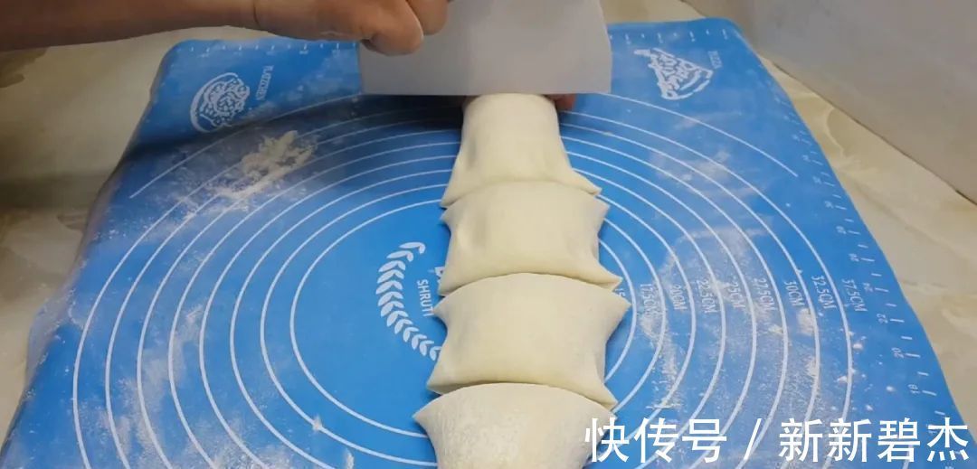 我家烙饼从来不早起,冰箱里一放,比手抓饼好吃,一次四个不够吃