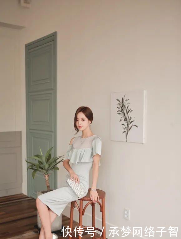 淡青|美女鉴赏:朦胧薄荷竹叶淡青吊摆连衣裙