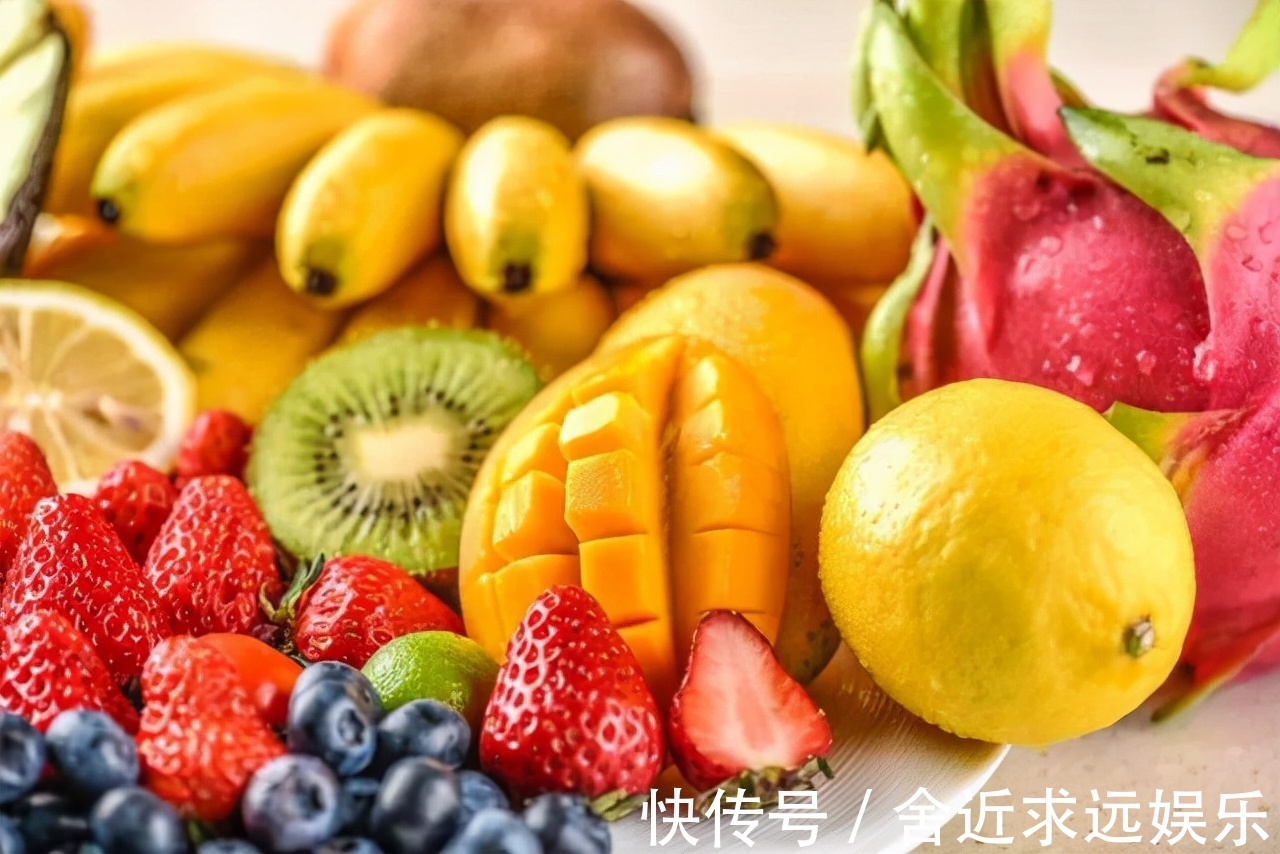 苹果|晚上吃苹果容易伤胃医生建议到了晚上,这4种食物尽量少吃