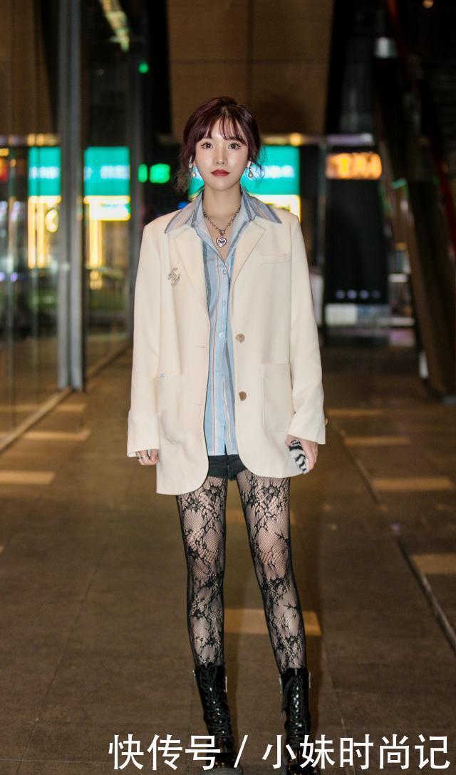 搭配|这个冬天, 黑色提花丝袜火了, 搭配冬装提升档次, 穿出时髦精效果