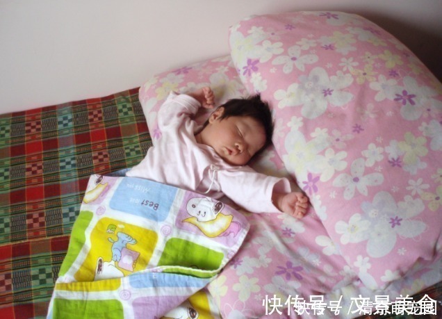 晨起|宝宝睡觉和晨起时,有6种情况,说明喂太饱,脾胃一晚上没消停