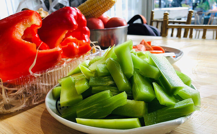  购买莴笋的时|莴笋是油麦菜吗？莴笋怎么挑选？