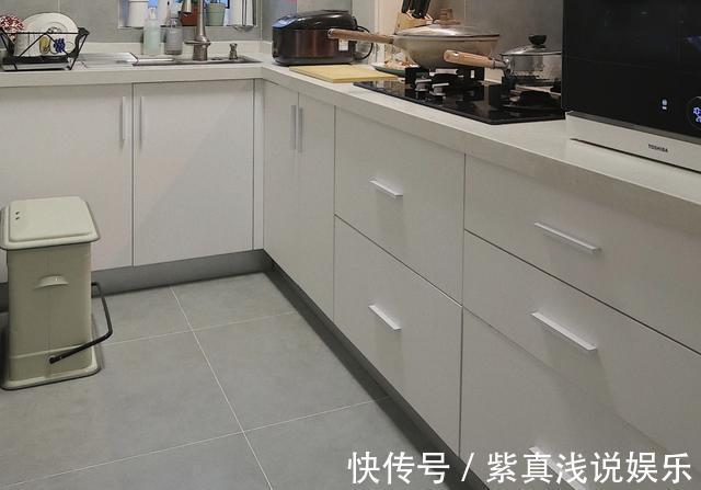 不花哨|装修坚持“不花哨”有多重要?我家厨房用了5年,如今依然耐看