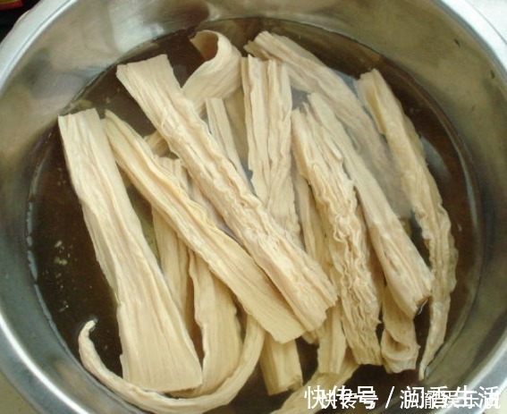热水|泡腐竹时，是用冷水还是热水很多人做错，难怪腐竹干硬不入味