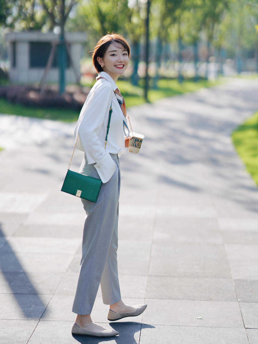 衣服|秋冬衣服别乱买,这几款才是时尚新宠,轻松穿出高级感