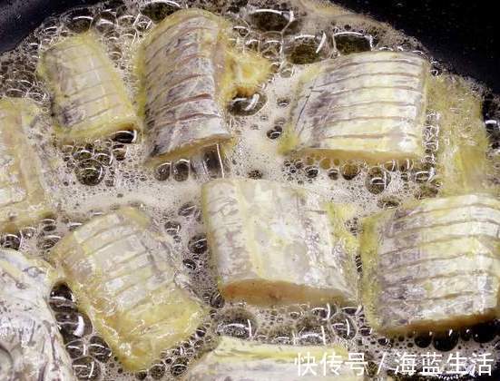 面粉|炸带鱼，裹面粉和淀粉都不对，邻居大厨教我做法，外酥里嫩不回软