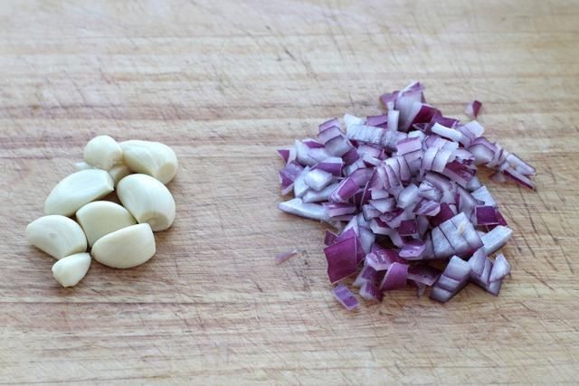 牛肉和土豆是绝佳搭档，这样炒着吃简直香到姥姥家，实在太过瘾了