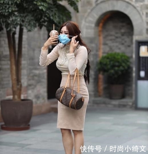 婀娜|高腰的半身裙，最能穿出身段的美，尽显婀娜有型的美