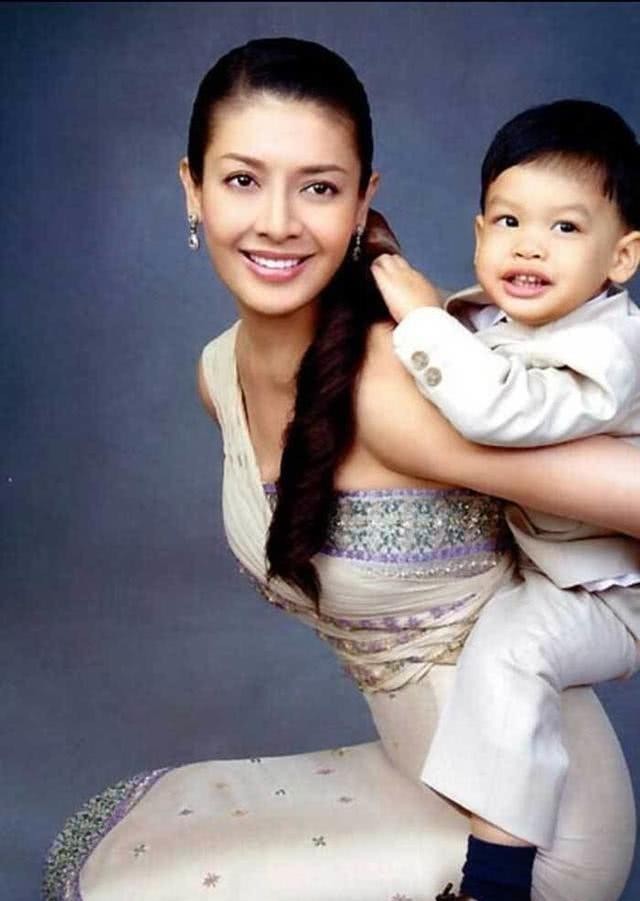 提帮功王子|泰王15岁王子在德国住别墅！20个佣人伺候，而老爸和20个妃子潇洒