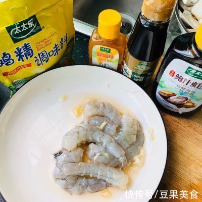 奶奶|我奶奶教我的鲜虾杏鲍菇意面的技巧，一定要加它才好吃