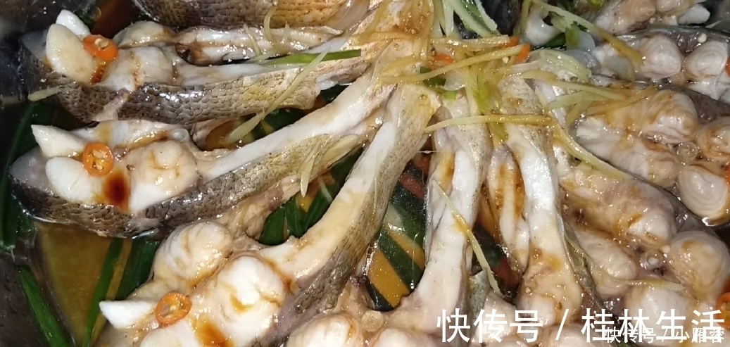 漂亮|爱吃鱼的收藏喽，学会鱼肉一个特色做法，简单美味，出锅太漂亮了