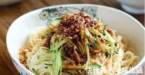 大厨教你一个万能“凉拌汁”，牢记关键的“这一步”，拌啥都好吃