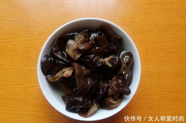 母子二人的晚餐，走红朋友圈，饭菜一锅出，收到多数好评