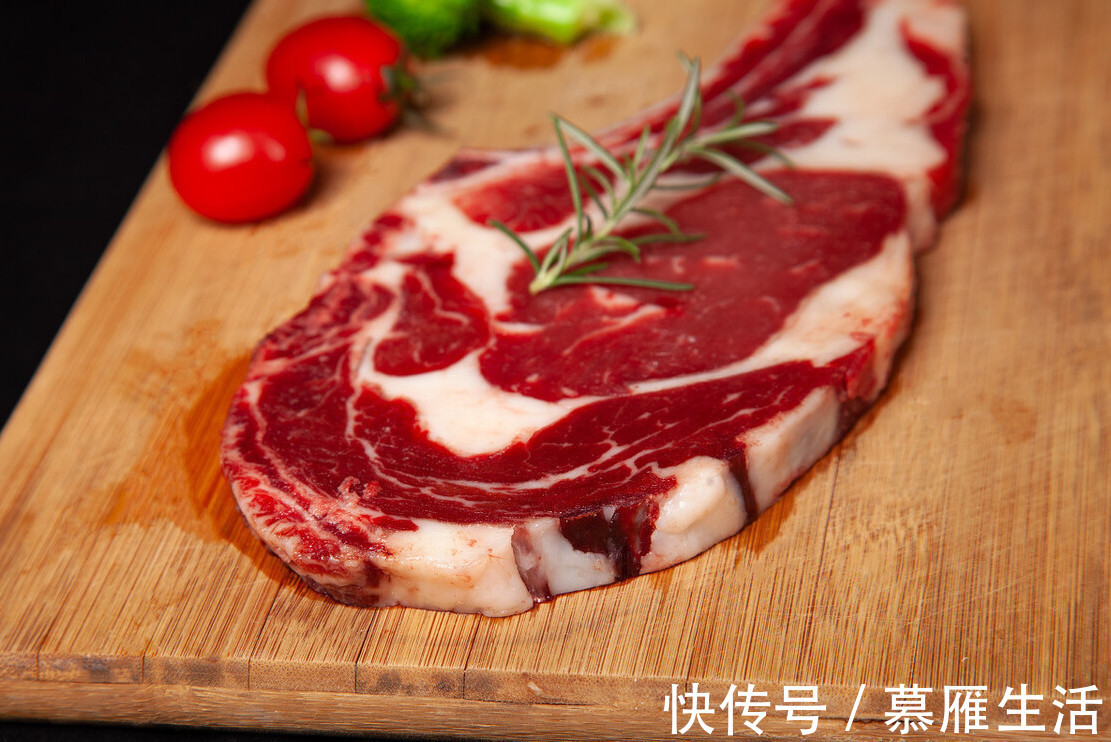 肉质|买牛肉时,别再被商贩忽悠了,牢记3不买技巧,肉质新鲜口感好