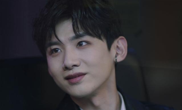 互聯(lián)網(wǎng)時(shí)代|接連被兩個(gè)奧運(yùn)冠軍表白后，白敬亭新劇也終于支棱起來(lái)了