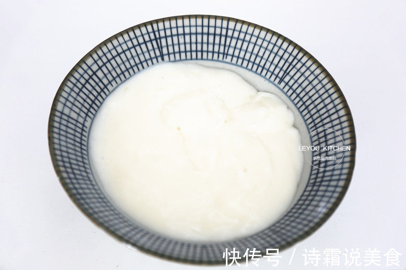 搅一搅，只需几分钟，网红麻薯就做好了，非常简单，一看即会