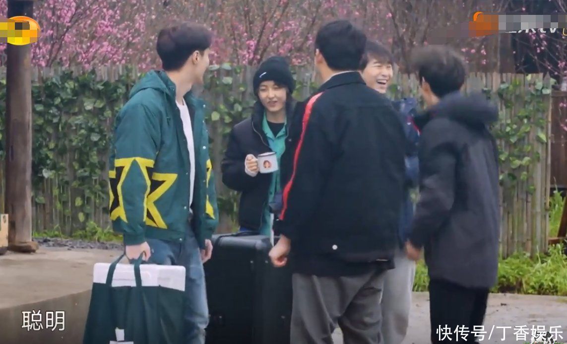 张艺兴出息了,轻松套路《向往5》导演,这下节目组有对手了