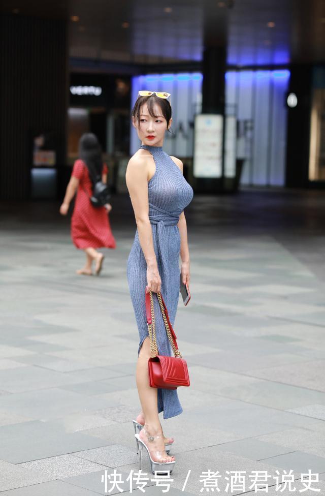 厉害了！为显高穿15cm的高跟鞋，走路真的不累吗