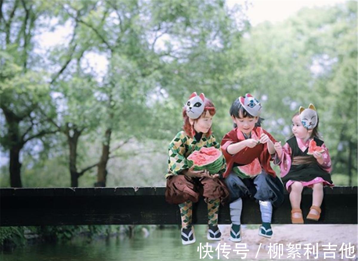 迷你版|迷你版的炭治郎好可爱,网友把儿子打扮成了《鬼灭之刃》角色